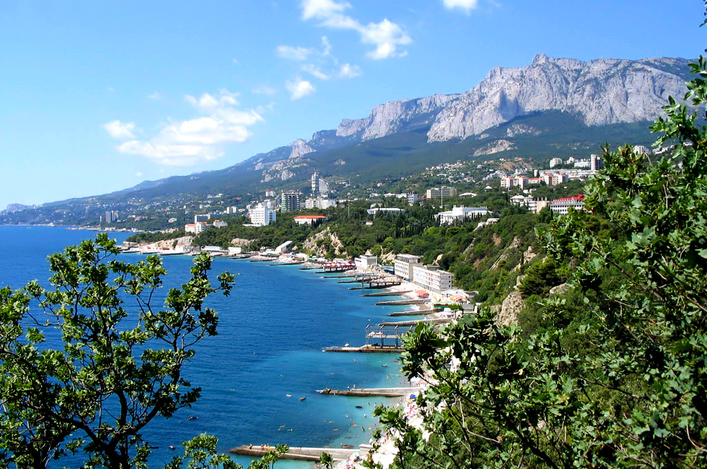 Отдых весной в Алуште